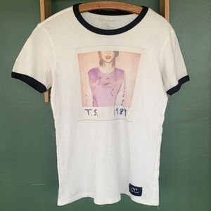 Taylor Swift The 1989 World Tour Shirt. Size Medium.